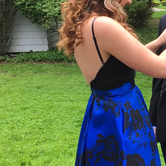 PROM DRESS - Picture 2 of 3